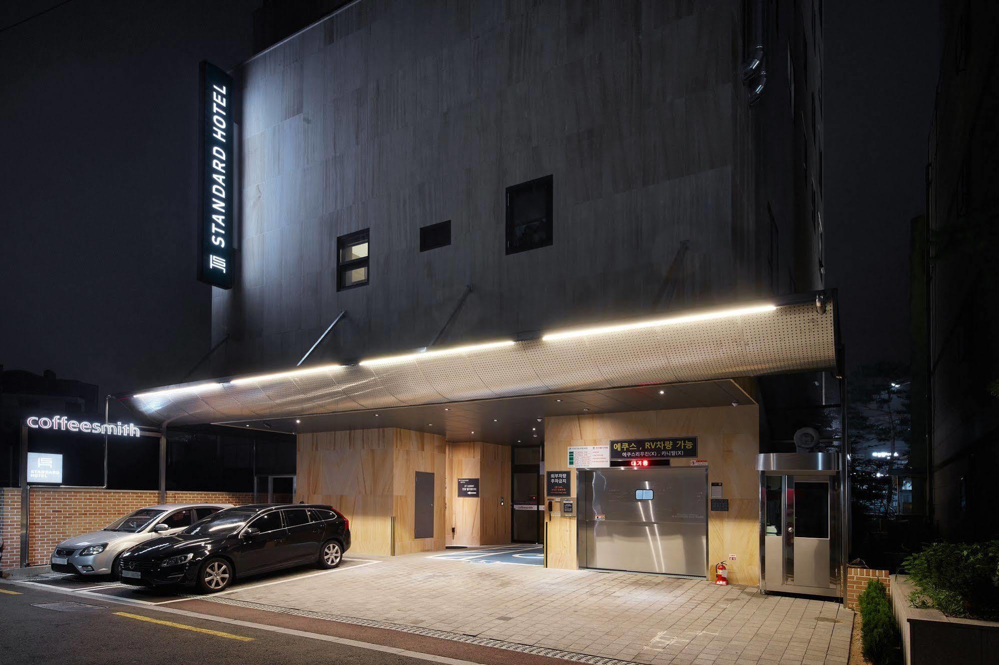 Standard Hotel Seoul Bagian luar foto