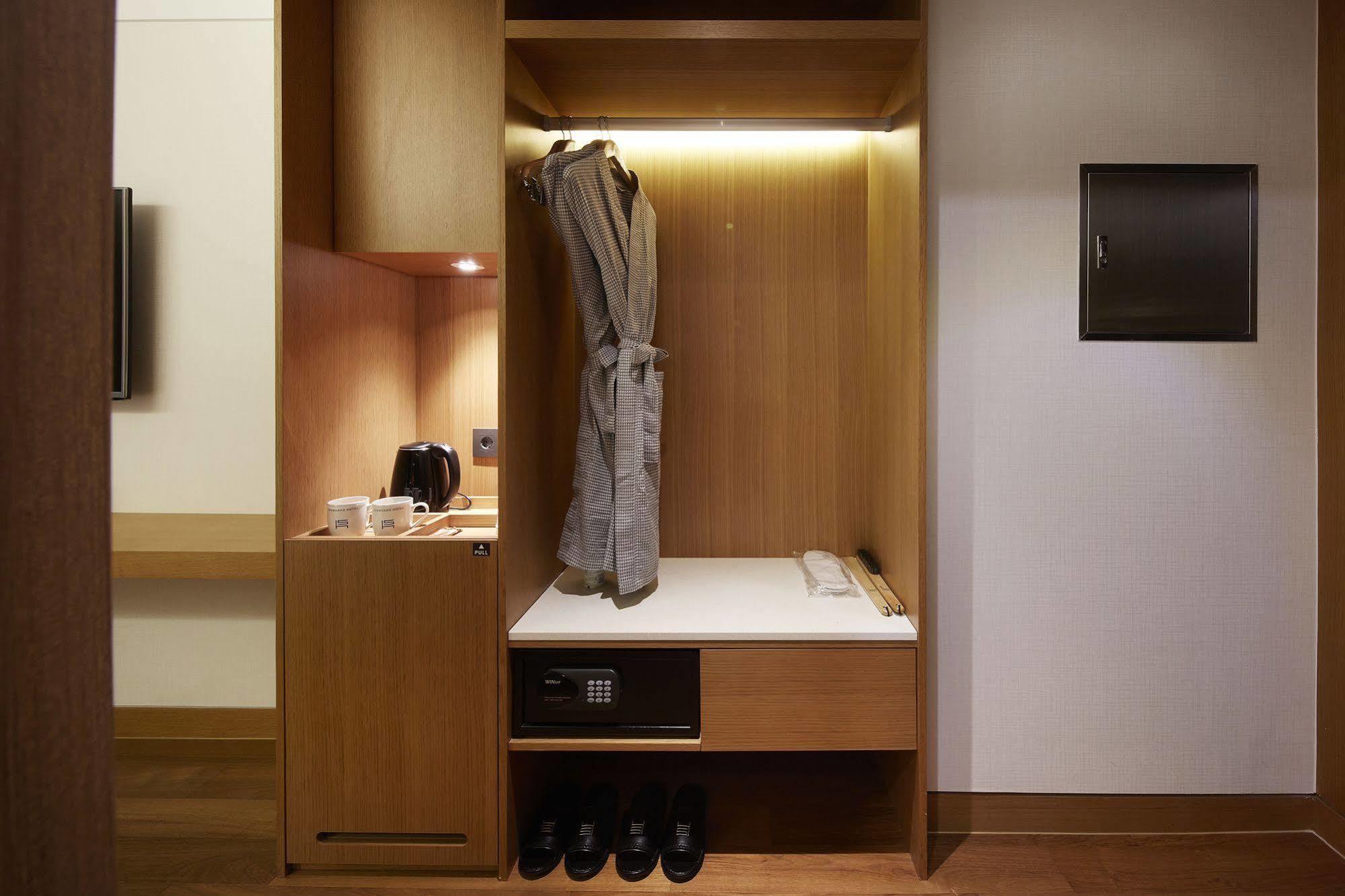 Standard Hotel Seoul Bagian luar foto