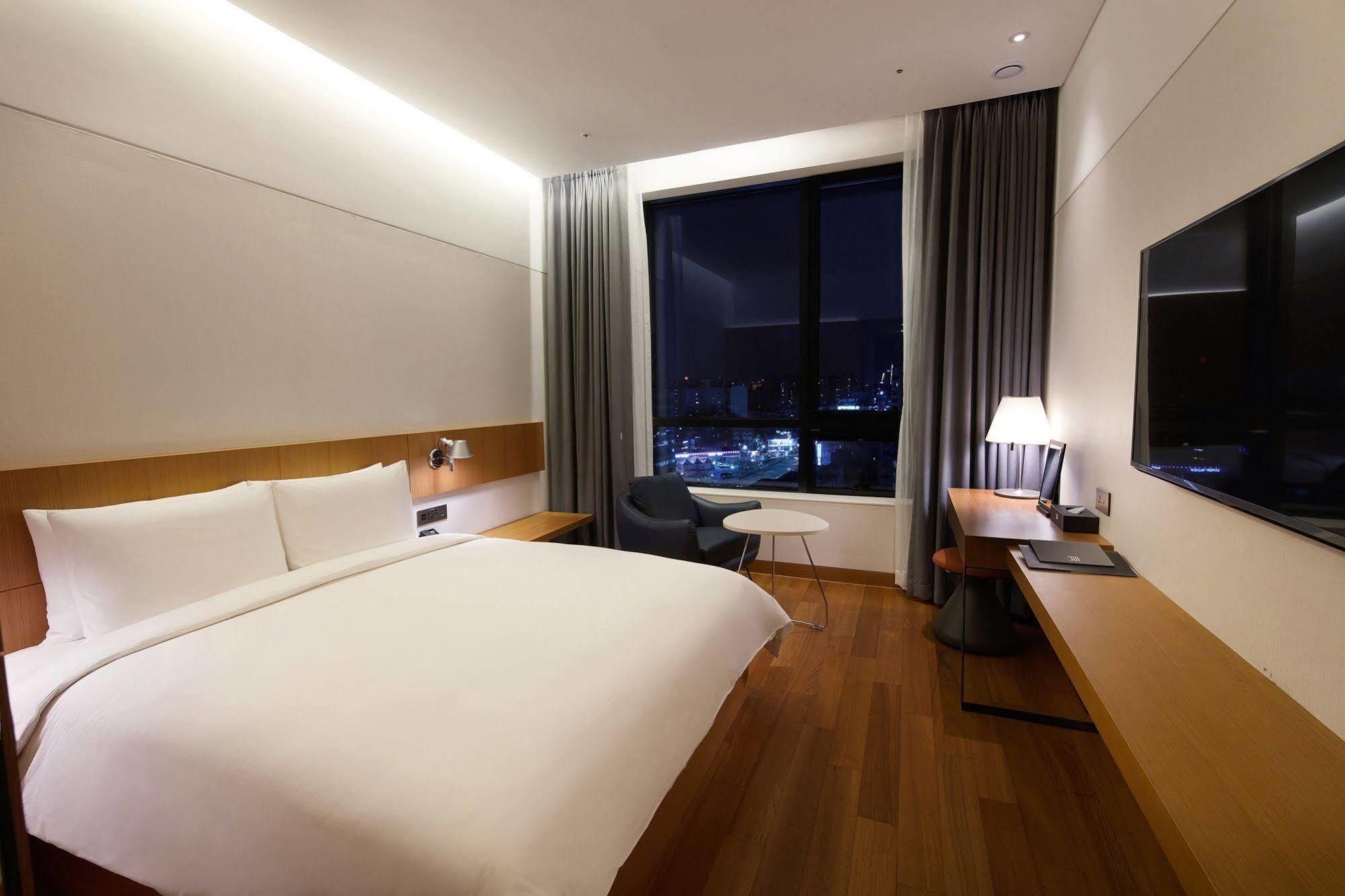 Standard Hotel Seoul Bagian luar foto