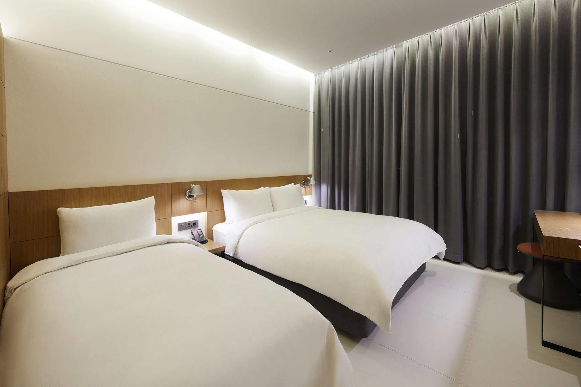 Standard Hotel Seoul Bagian luar foto