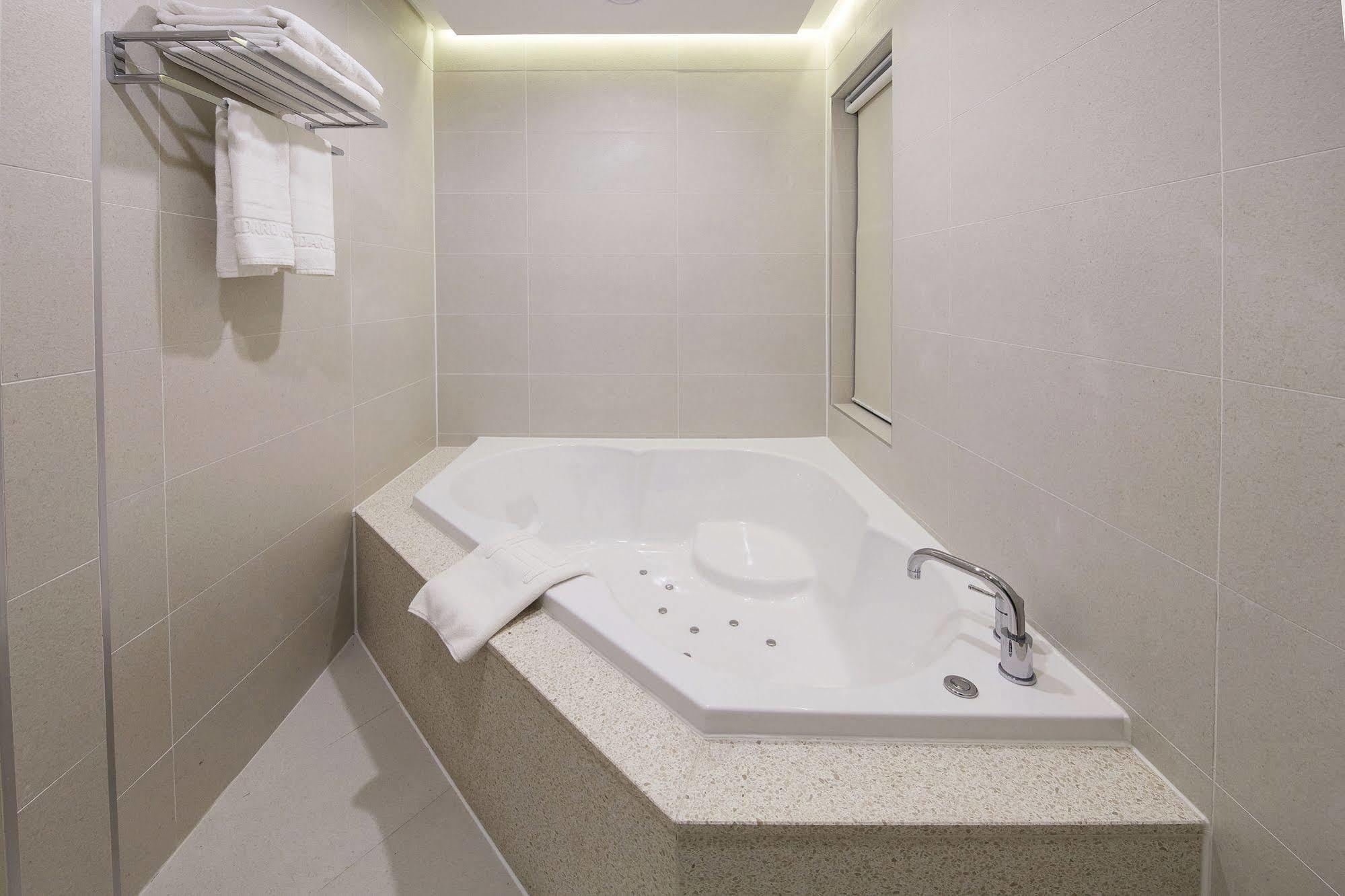 Standard Hotel Seoul Bagian luar foto
