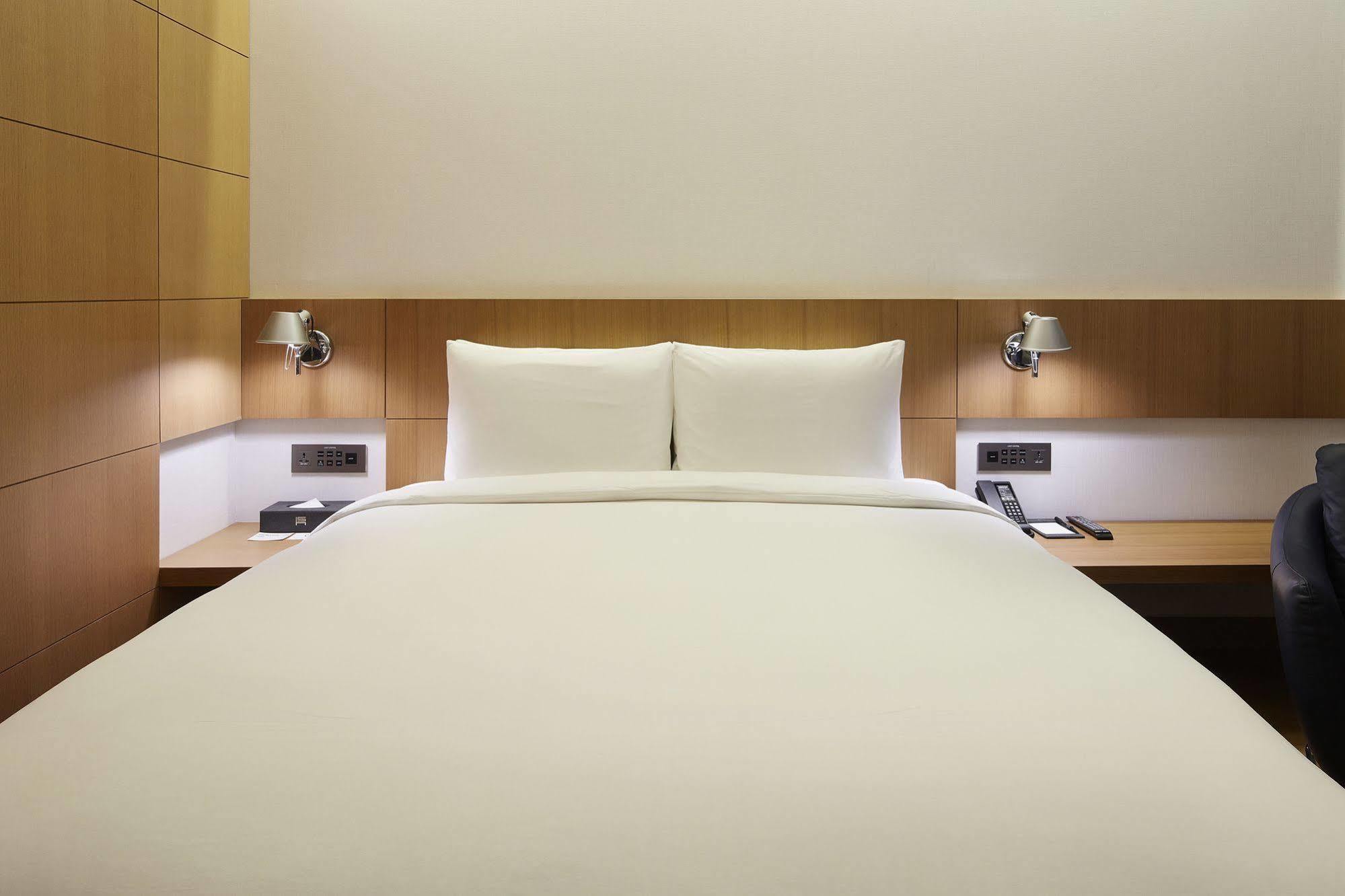 Standard Hotel Seoul Bagian luar foto
