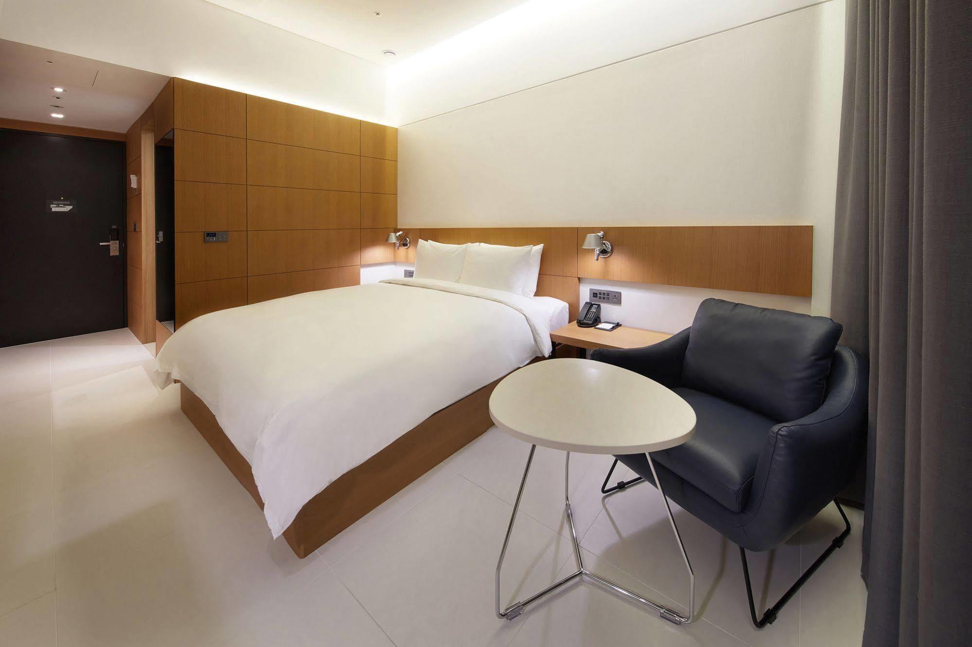 Standard Hotel Seoul Bagian luar foto