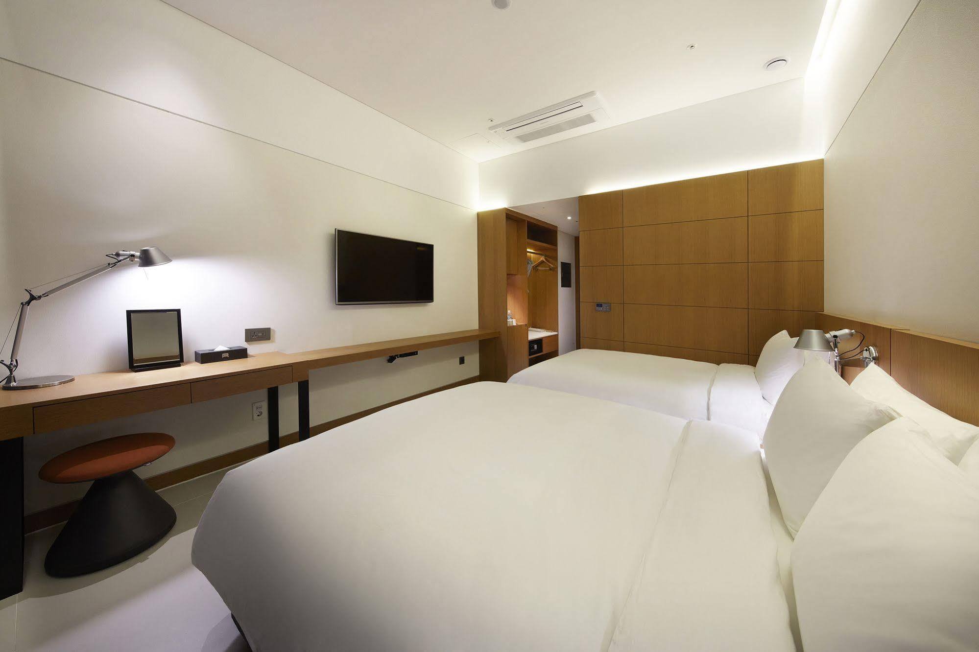 Standard Hotel Seoul Bagian luar foto