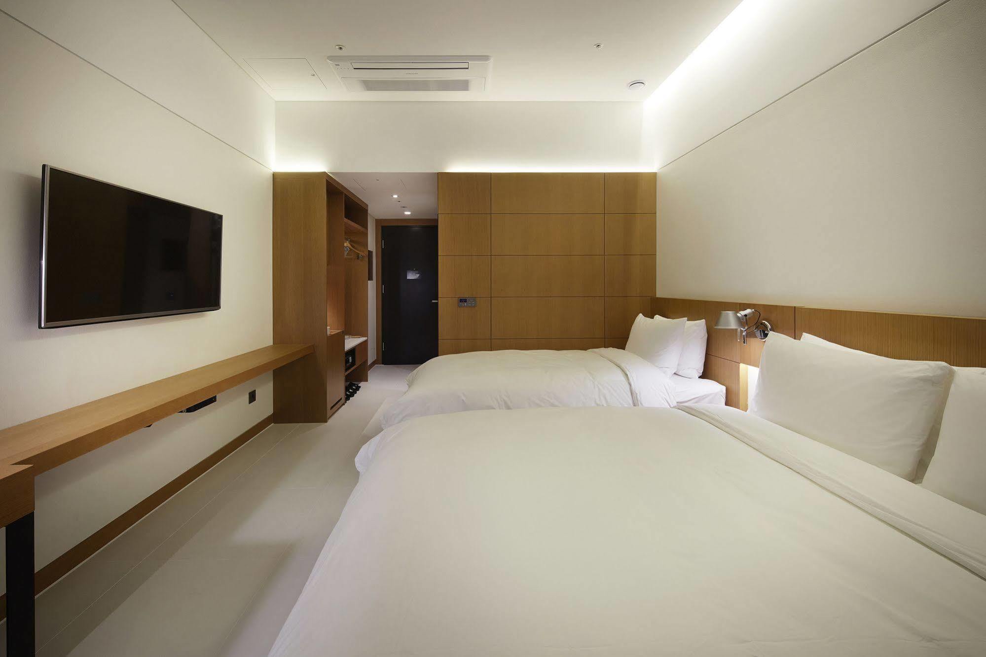 Standard Hotel Seoul Bagian luar foto