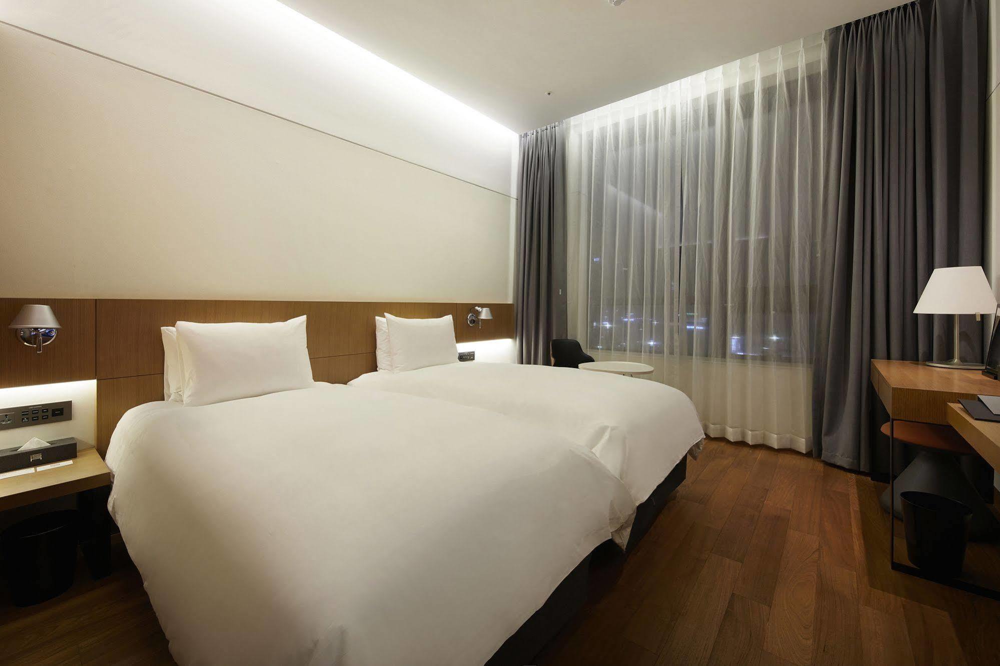 Standard Hotel Seoul Bagian luar foto