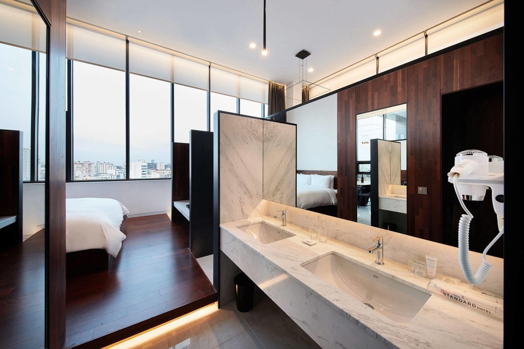 Standard Hotel Seoul Bagian luar foto
