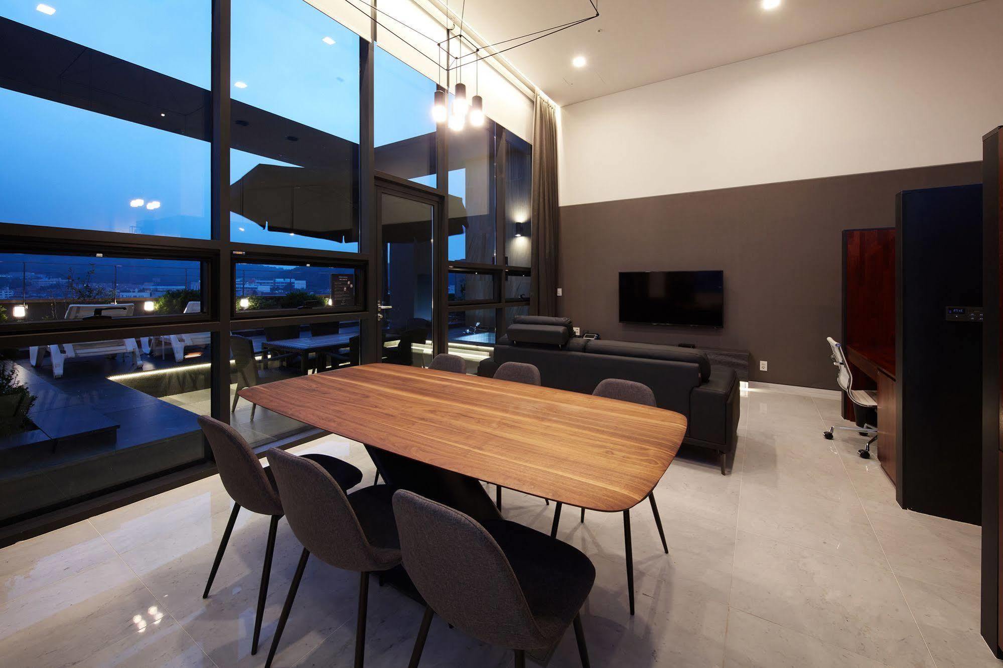 Standard Hotel Seoul Bagian luar foto